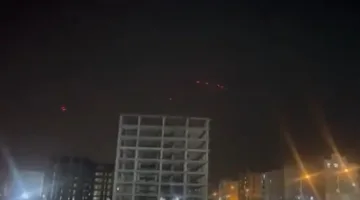 فيديو: بدء تشغيل الدفاعات الجوية الإيرانية في بندر عباس لاعتراض الهجمات الإسرائيلية