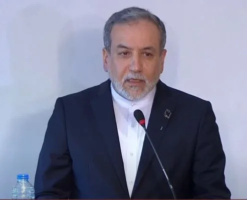 وزير الخارجية الإيراني: علاقاتنا مع مصر في اتجاه إيجابي.. وتبادل السفراء ليس أمرًا حاسمًا وزير الخارجية الإيراني: علاقاتنا مع مصر في اتجاه إيجابي.. وتبادل السفراء ليس أمرًا حاسمًا