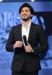 بسبب إغلاق الأجواء.. ابن فضل شاكر يعلن عن تأجيل حفلتين في ألمانيا وهولندا بسبب إغلاق الأجواء.. ابن فضل شاكر يعلن عن تأجيل حفلتين في ألمانيا وهولندا