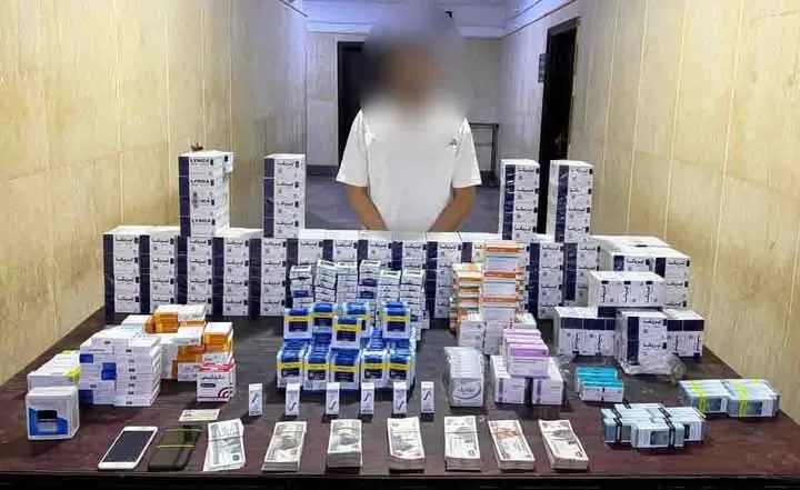 إلقاء القبض على شخصين بحوزتهما كميات من المخدرات في الجيزة إلقاء القبض على شخصين بحوزتهما كميات من المخدرات في الجيزة