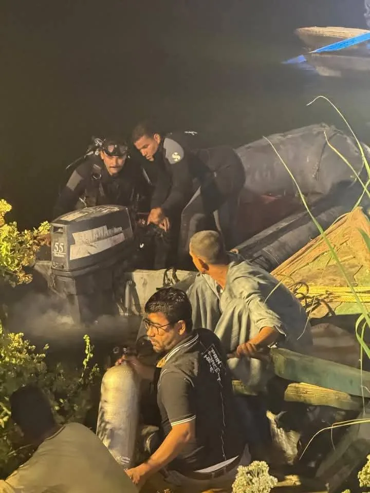 محافظ أسيوط يراقب حادث انقلاب تروسيكل في نهر النيل محافظ أسيوط يراقب حادث انقلاب تروسيكل في نهر النيل