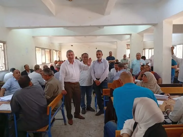 وكيل أول وزارة التعليم بالشرقية يزور لجان تصحيح امتحانات الشهادة الإعدادية وكيل أول وزارة التعليم بالشرقية يزور لجان تصحيح امتحانات الشهادة الإعدادية
