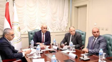 عبد الطيف يعقد اجتماعًا عبر الفيديو لمراجعة التحضيرات لامتحانات الثانوية العامة