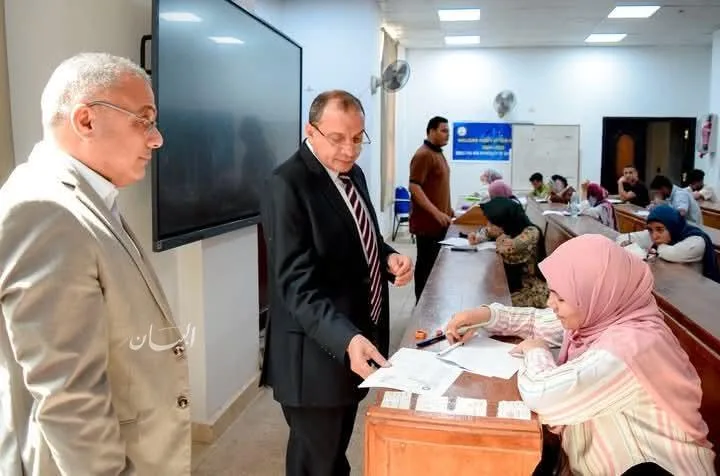 رئيس جامعة بني سويف يزور كليتي الآداب وعلوم الأرض لمتابعة امتحانات الفصل الدراسي الثاني رئيس جامعة بني سويف يزور كليتي الآداب وعلوم الأرض لمتابعة امتحانات الفصل الدراسي الثاني