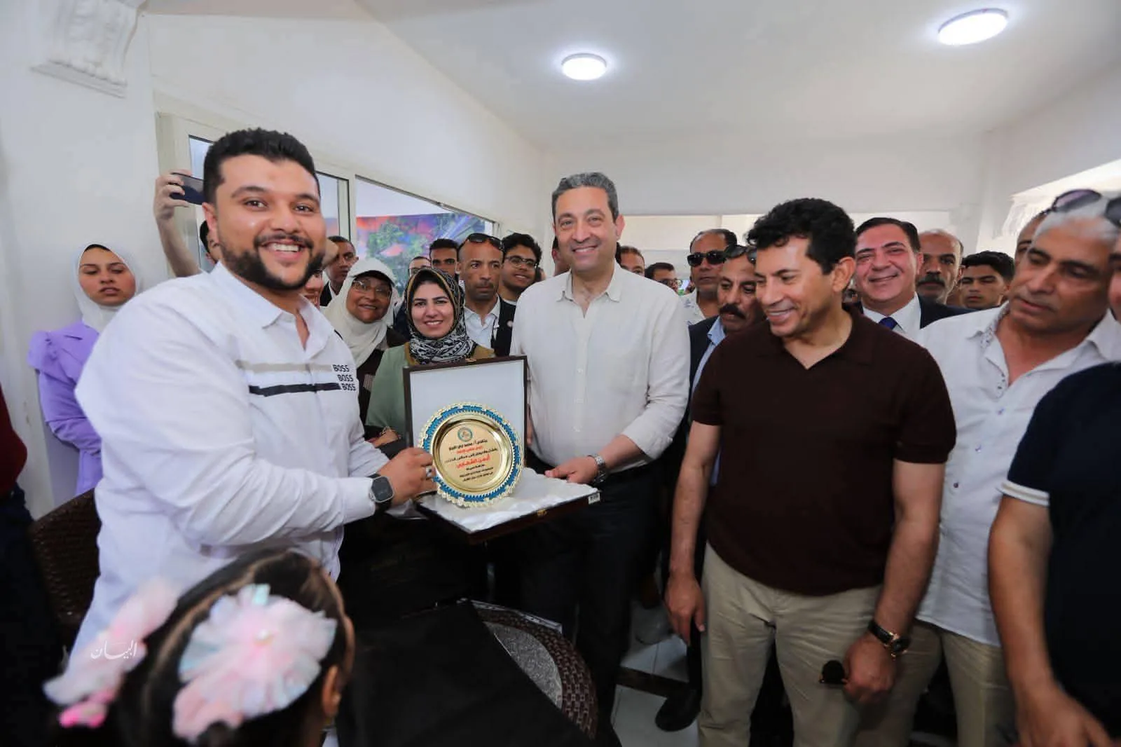 محافظ دمياط ووزير الشباب والرياضة يتجولان في ورش عمل مشروعي “مشواري” محافظ دمياط ووزير الشباب والرياضة يتجولان في ورش عمل مشروعي “مشواري”