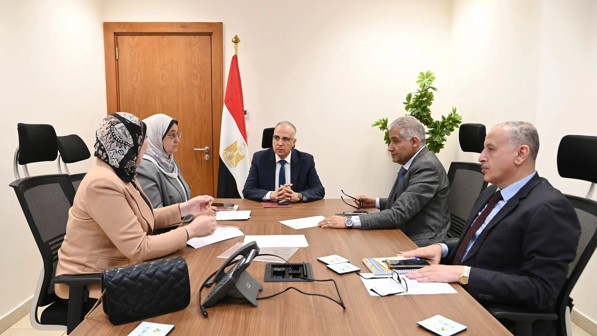 وزير الري يجتمع بعدد من أعضاء مجلس النواب لبحث مطالب المواطنين وزير الري يجتمع بعدد من أعضاء مجلس النواب لبحث مطالب المواطنين