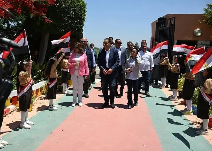 رئيس الوزراء يزور مدرسة رزق درويش الابتدائية في زاوية صقر بالبحيرة رئيس الوزراء يزور مدرسة رزق درويش الابتدائية في زاوية صقر بالبحيرة