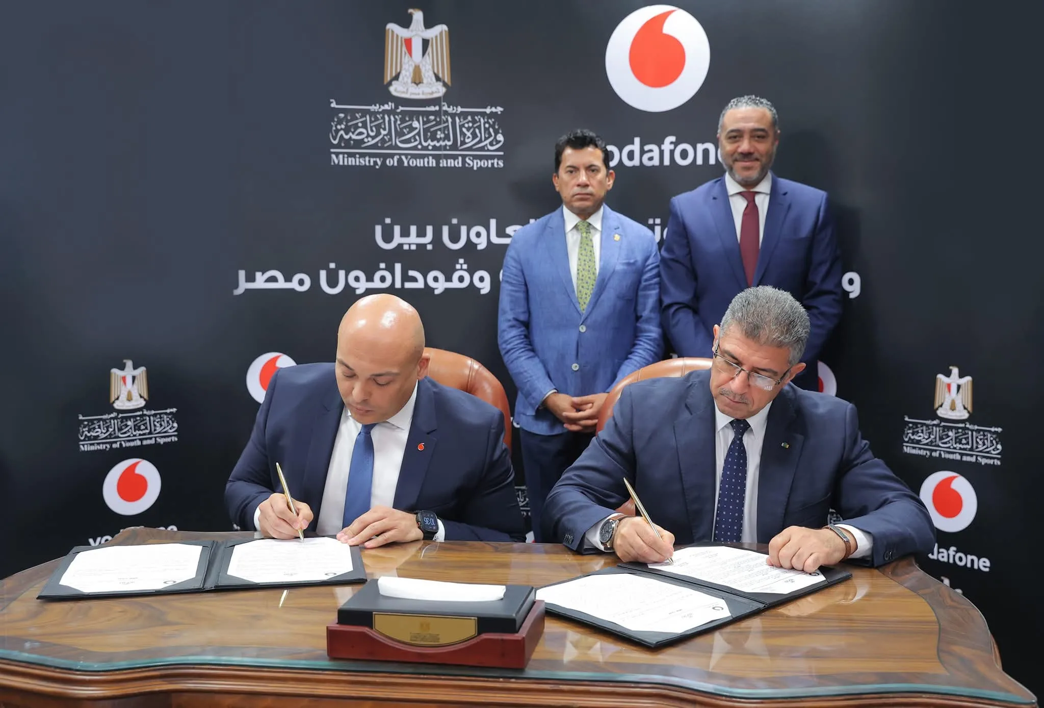 اتفاقية شراكة بين “ڤودافون مصر” و”وزارة الشباب والرياضة” لإنشاء محطات تقوية لشبكات الهاتف المحمول في 35 موقعاً. اتفاقية شراكة بين “ڤودافون مصر” و”وزارة الشباب والرياضة” لإنشاء محطات تقوية لشبكات الهاتف المحمول في 35 موقعاً.