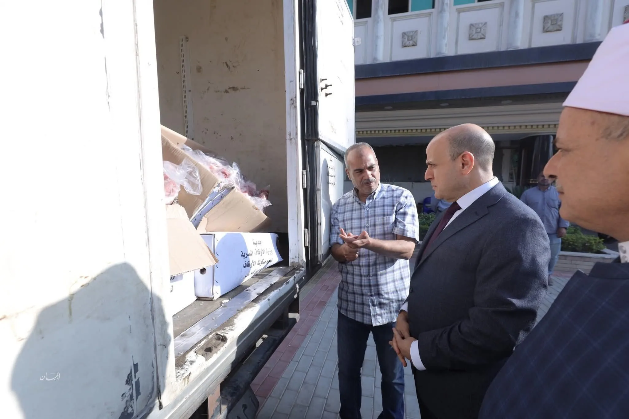 محافظ كفر الشيخ: توزيع 2 طن من لحوم الأضاحي على الأسر المستحقة في مراكز المحافظة محافظ كفر الشيخ: توزيع 2 طن من لحوم الأضاحي على الأسر المستحقة في مراكز المحافظة