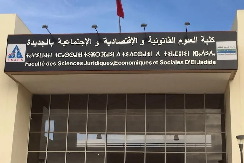 قراقي يستعرض “القيم السياسية” قراقي يستعرض “القيم السياسية”
