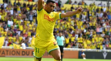 مصطفى محمد يدعم الزمالك من المدرجات في مباراة ستاد القاهرة ضد بيراميدز