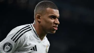 بعد التعاقد مع أرنولد.. ريال مدريد يستعد للتعاقد مع ظهير إنجليزي جديد