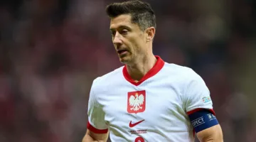 ليفاندوفسكي يعلق مسيرته الدولية مؤقتاً بسبب مدرب منتخب بولندا