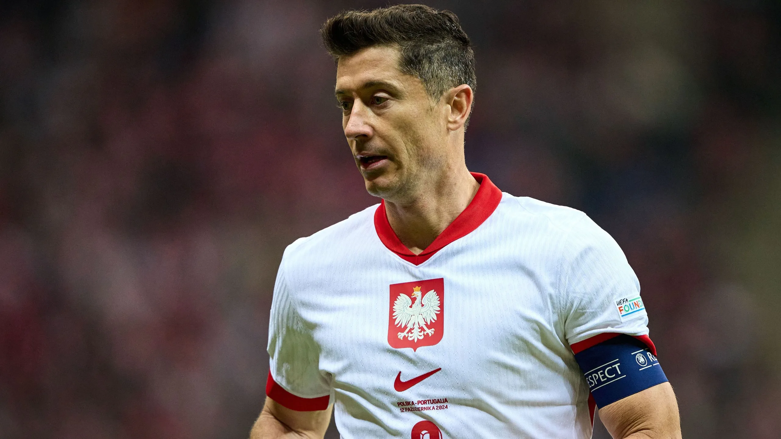 ليفاندوفسكي يعلق مسيرته الدولية مؤقتاً بسبب مدرب منتخب بولندا ليفاندوفسكي يعلق مسيرته الدولية مؤقتاً بسبب مدرب منتخب بولندا