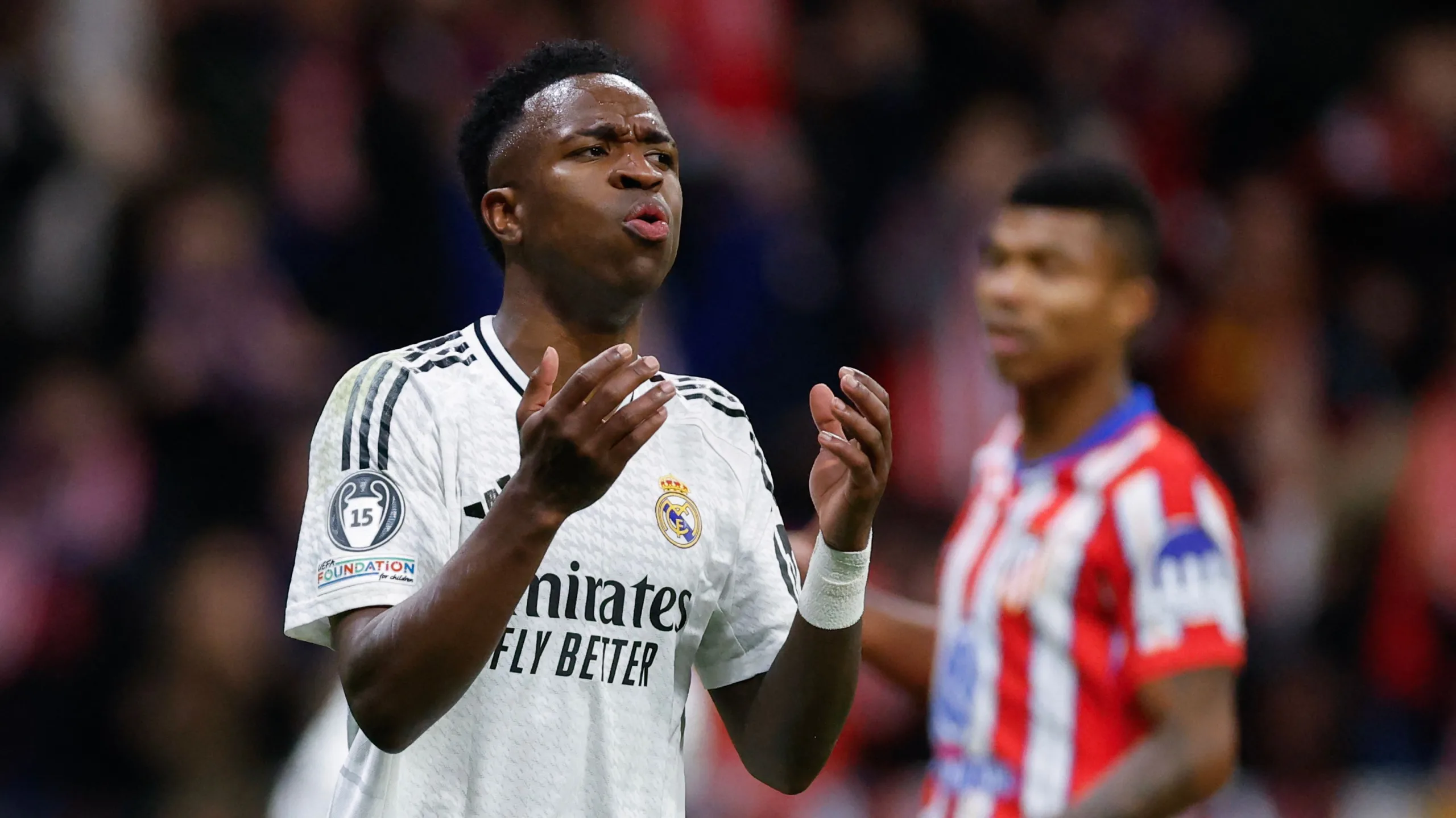 ريال مدريد يرحب بعقوبة رباعي أتلتيكو: لن نسمح بالعنصرية ريال مدريد يرحب بعقوبة رباعي أتلتيكو: لن نسمح بالعنصرية