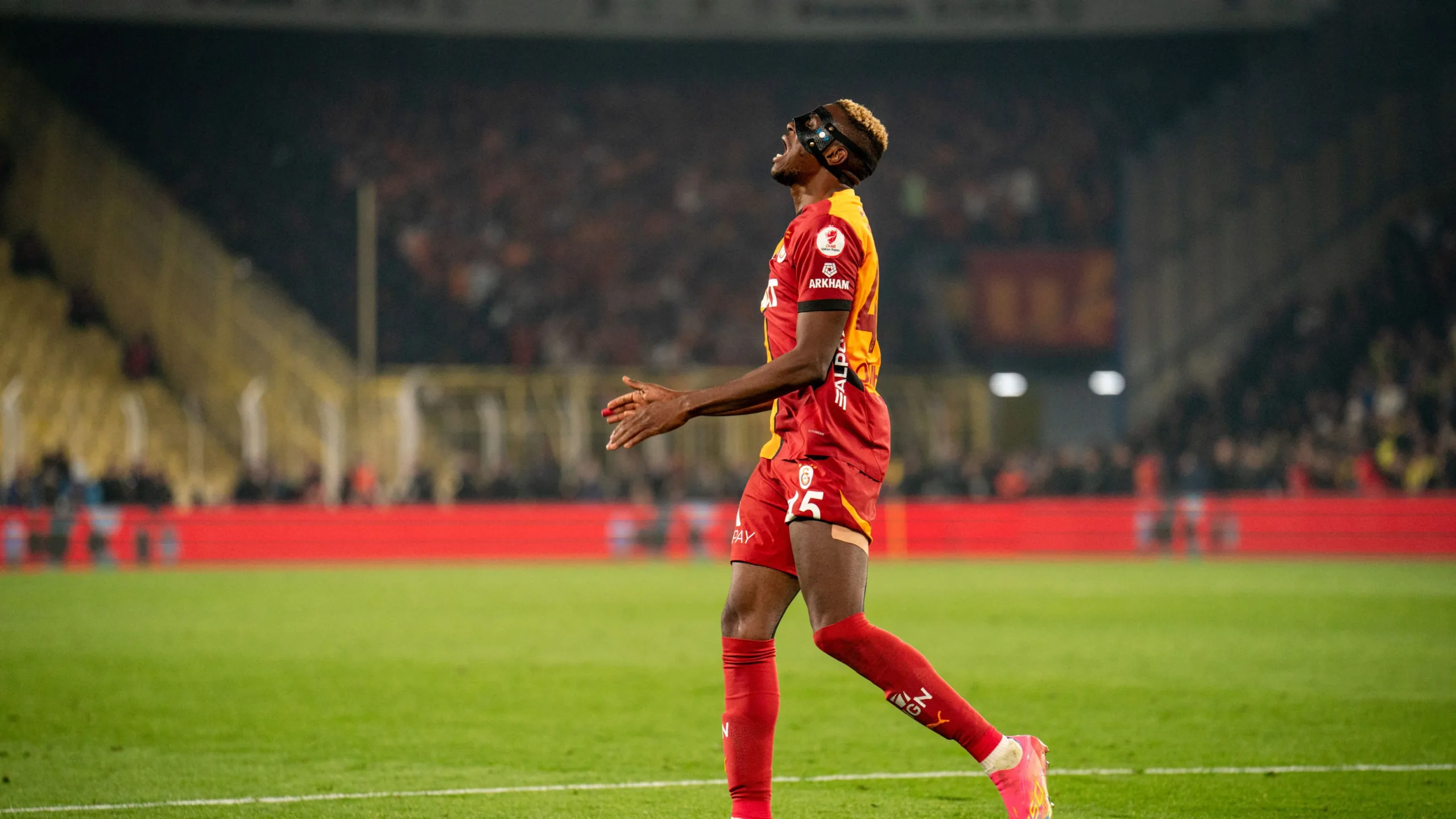 براتب مغري.. الهلال يحيي صفقة أوسيمين من جديد براتب مغري.. الهلال يحيي صفقة أوسيمين من جديد