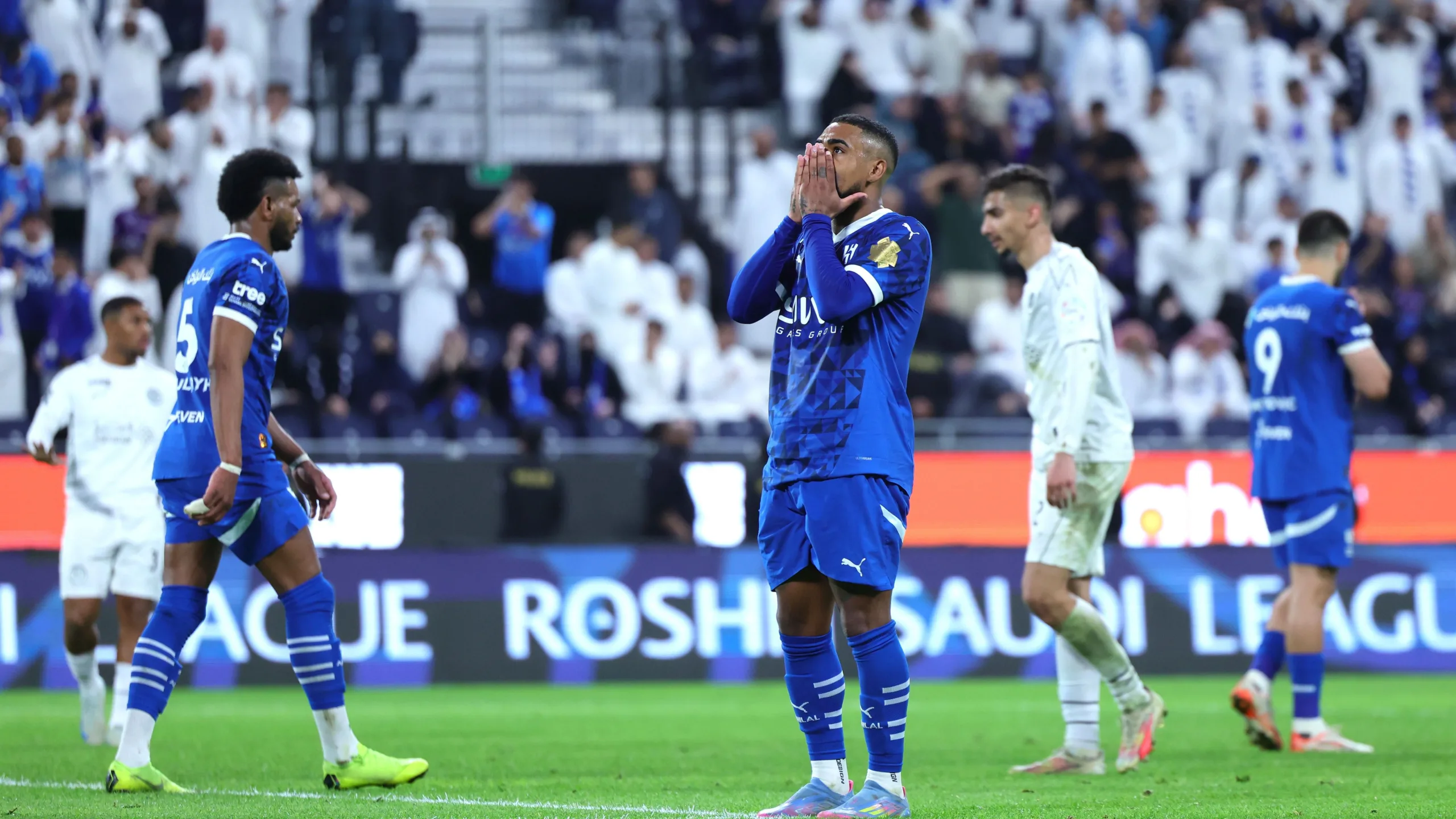 الهلال يتعرض لضربة قوية قبل لقاء ريال مدريد الهلال يتعرض لضربة قوية قبل لقاء ريال مدريد