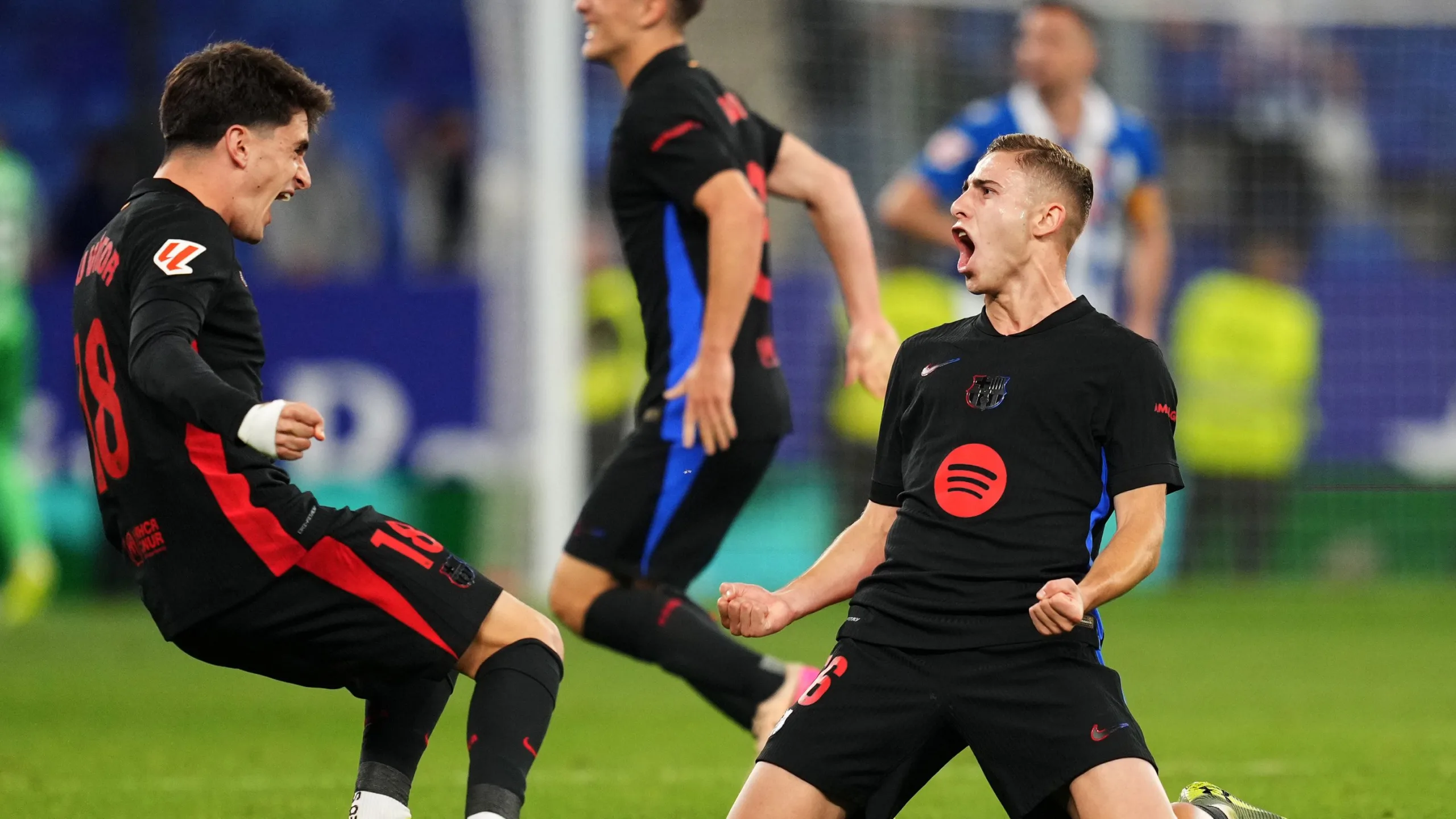 برشلونة يعتزم التخلي عن فيرمين وأراوخو لإنقاذ فترة الانتقالات