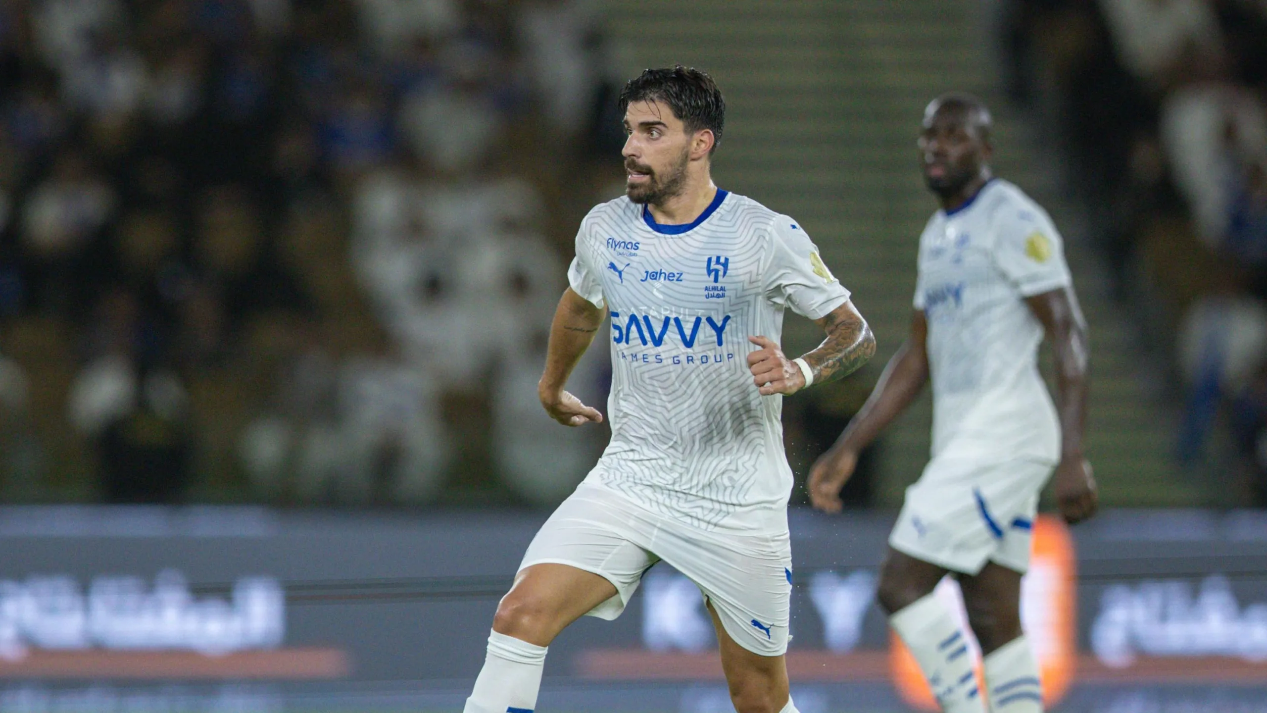 قميص كنو واحتفالية نيفيز: أجواء مبهجة في تدريب الهلال قميص كنو واحتفالية نيفيز: أجواء مبهجة في تدريب الهلال