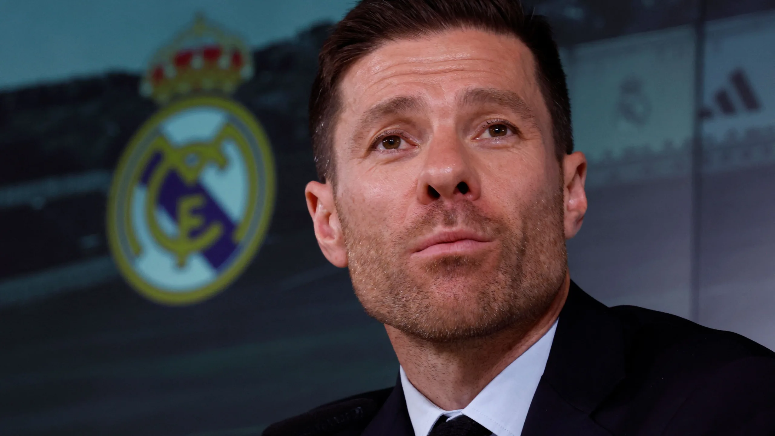تشابي ألونسو يستقبل دين هويسن في ريال مدريد تشابي ألونسو يستقبل دين هويسن في ريال مدريد