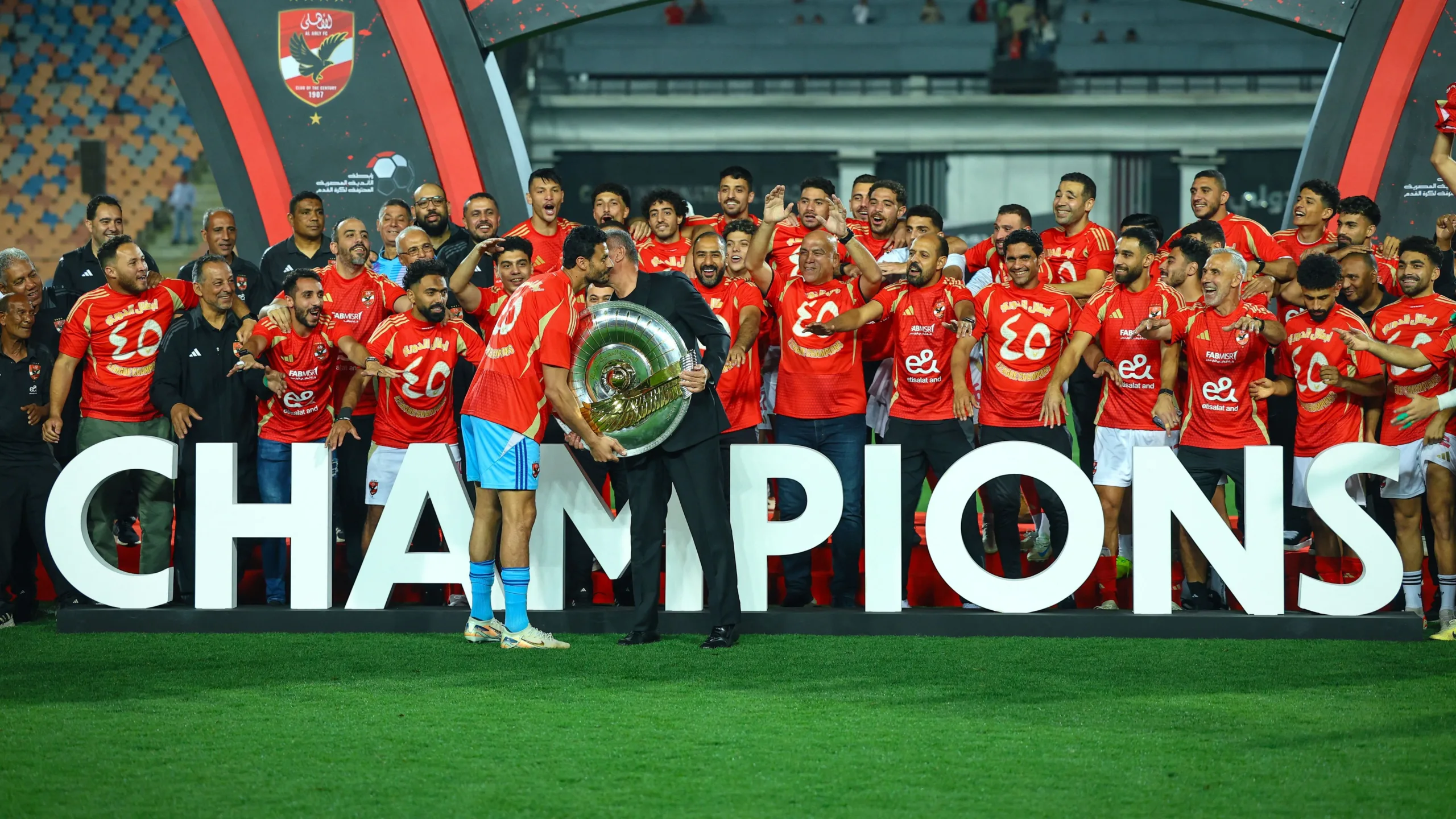 الأهلي يوضح موقف قضية حسم لقب الدوري في المحكمة الرياضية الدولية الأهلي يوضح موقف قضية حسم لقب الدوري في المحكمة الرياضية الدولية