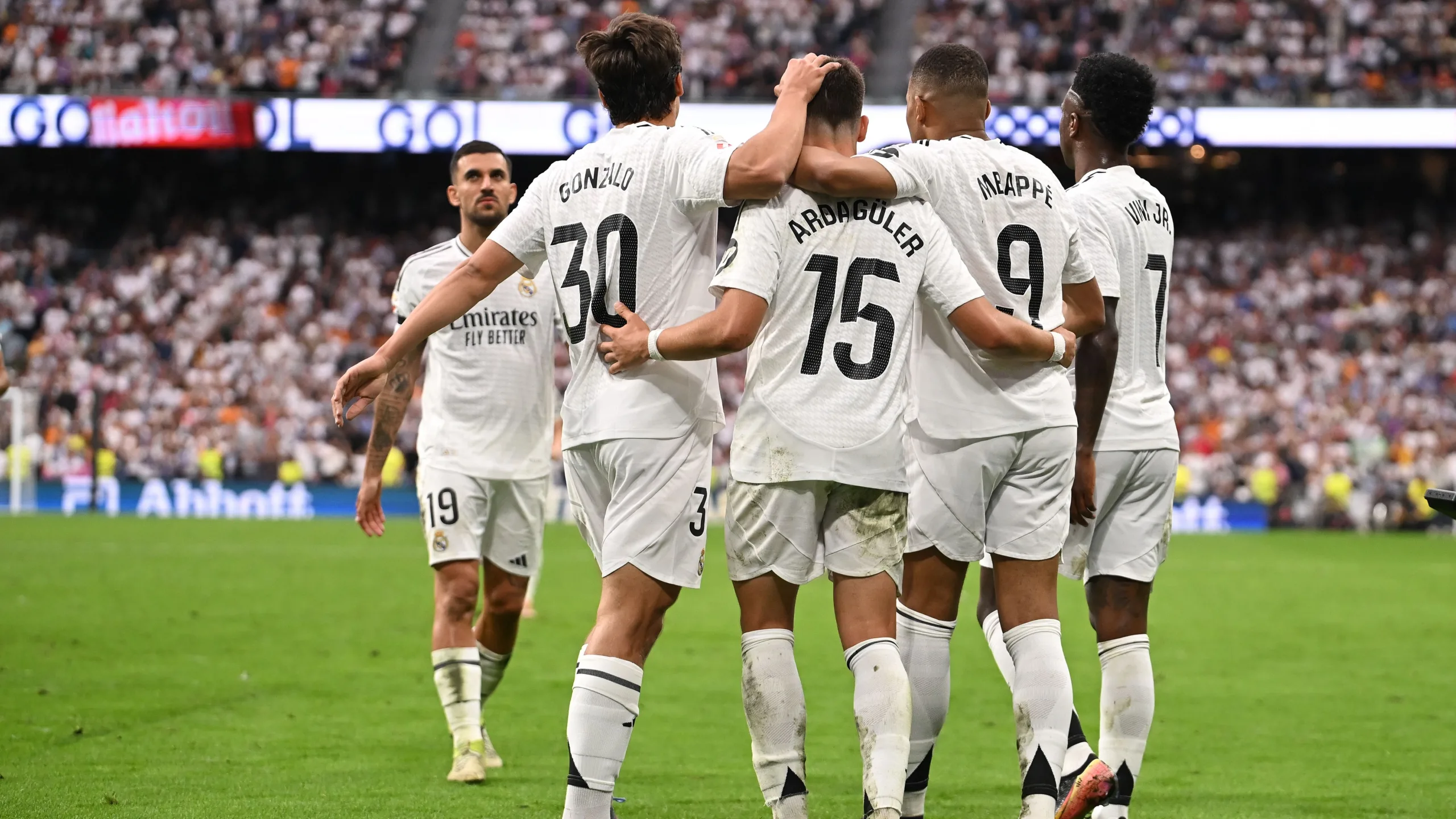 ريال مدريد يسجل رقماً قياسياً جديداً متفوقاً على برشلونة ريال مدريد يسجل رقماً قياسياً جديداً متفوقاً على برشلونة