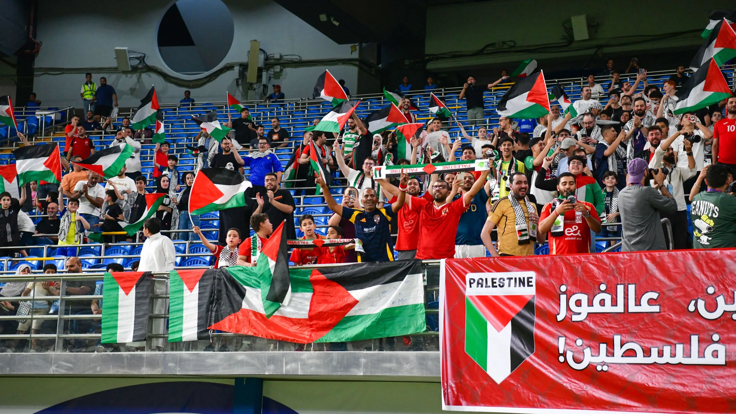 الاتحاد الفلسطيني يعبر عن استيائه من قرار حكم مباراته أمام عمان الاتحاد الفلسطيني يعبر عن استيائه من قرار حكم مباراته أمام عمان