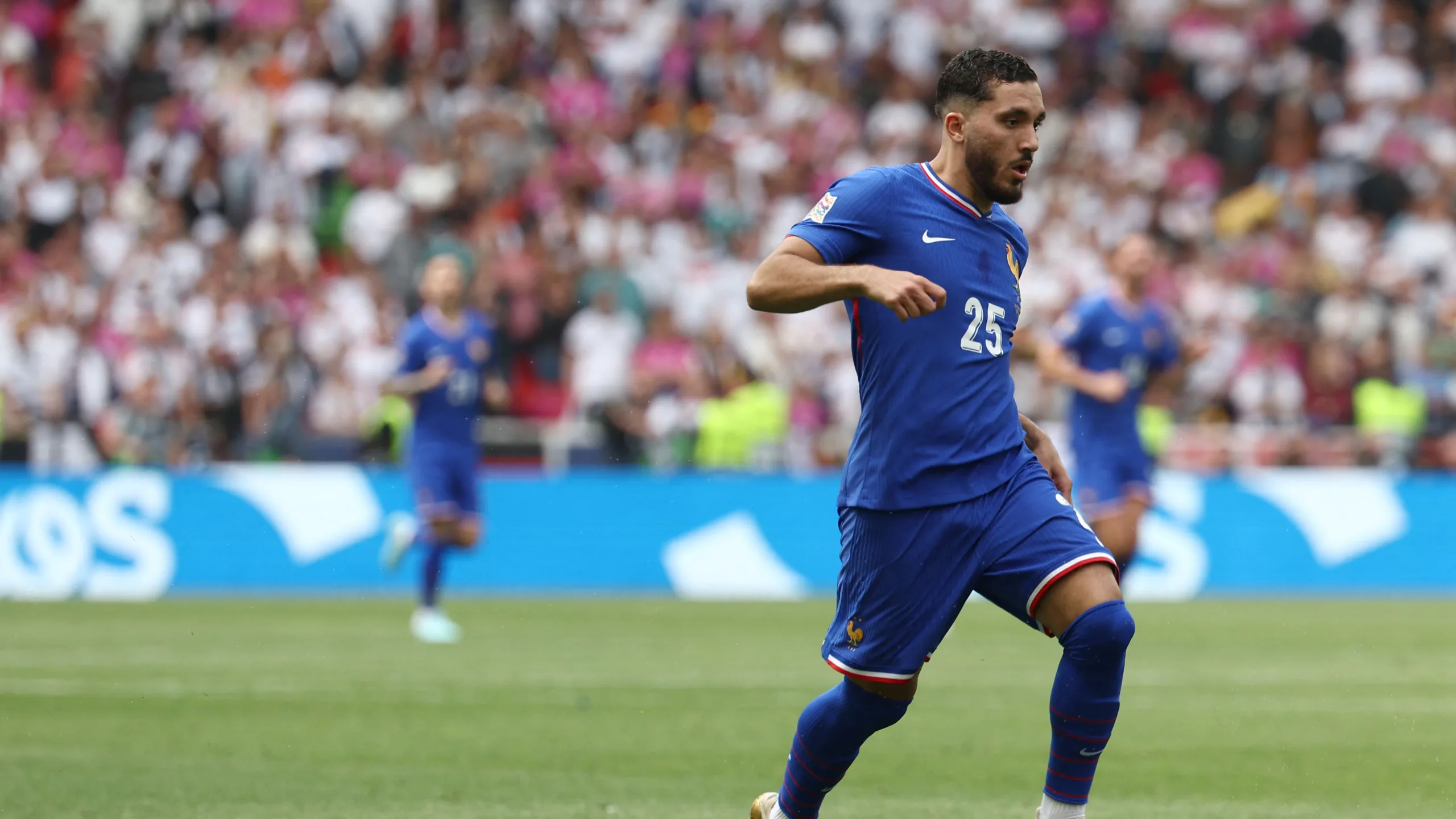 مانشستر سيتي ينجح في التعاقد مع ريان شرقي مانشستر سيتي ينجح في التعاقد مع ريان شرقي