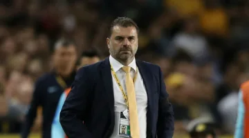 مدافع توتنهام يطالب بالاستمرار في العمل مع بوستيكوجلو على الرغم من تراجع أداء الفريق في الدوري