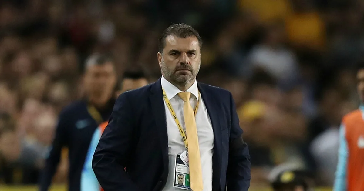 مدافع توتنهام يطالب بالاستمرار في العمل مع بوستيكوجلو على الرغم من تراجع أداء الفريق في الدوري مدافع توتنهام يطالب بالاستمرار في العمل مع بوستيكوجلو على الرغم من تراجع أداء الفريق في الدوري