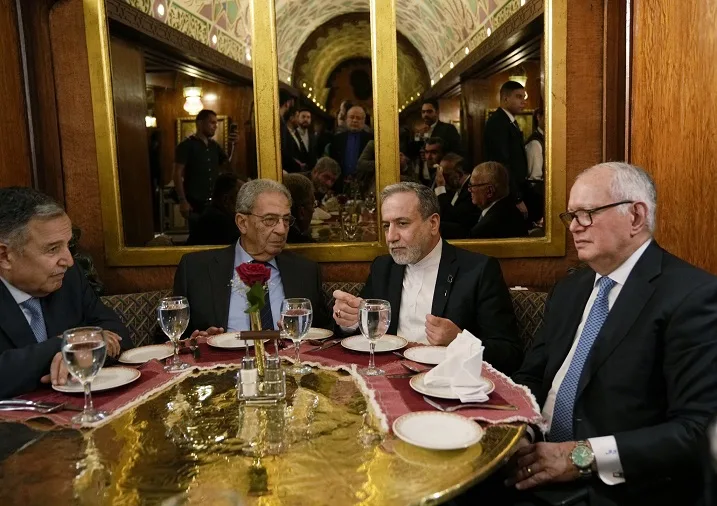 وزير الخارجية الإيراني يثني على مستوى التعاون الاستثنائي في العلاقات مع مصر وزير الخارجية الإيراني يثني على مستوى التعاون الاستثنائي في العلاقات مع مصر