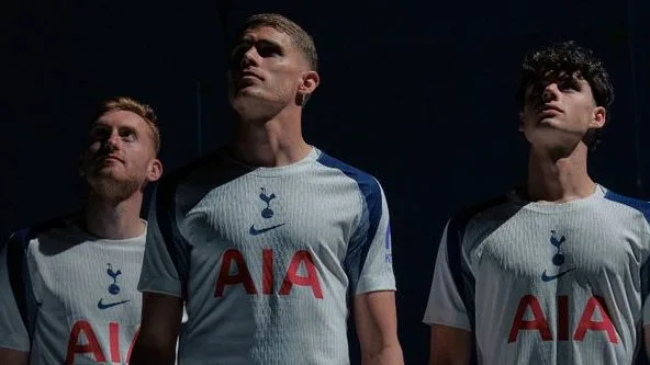 توتنهام يضع عينه على لاعب مانشستر يونايتد المستهدف. توتنهام يضع عينه على لاعب مانشستر يونايتد المستهدف.