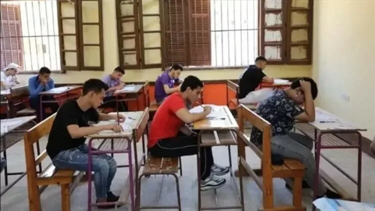 تعليم المنيا: إحالة رئيس اللجنة للتحقيق عقب تلقّي شكاوى بخصوص تسريب امتحانات الإعدادية تعليم المنيا: إحالة رئيس اللجنة للتحقيق عقب تلقّي شكاوى بخصوص تسريب امتحانات الإعدادية