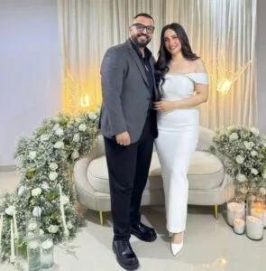 حسام بسيوني يعلن خطوبة ابنته الكبرى سارة من رجل الأعمال الشاب عمرو موسى حسام بسيوني يعلن خطوبة ابنته الكبرى سارة من رجل الأعمال الشاب عمرو موسى