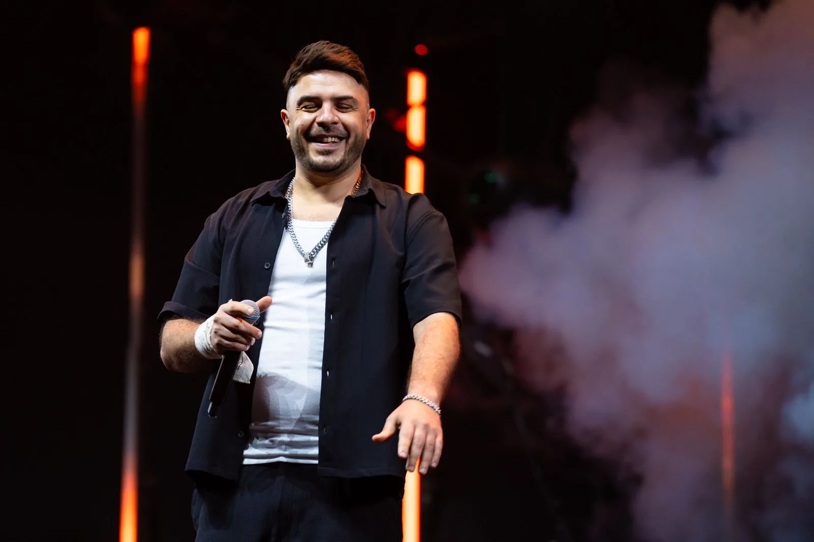 رامي جمال وجنات ومايا نصري وفرقة بلو يحيون حفل “نوستالجيا فورها” في جدة بحضور أكثر من 10 آلاف شخص.