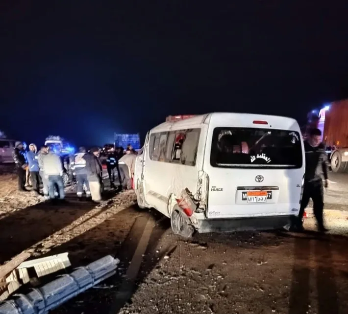 انقلاب ميكروباص في حدائق أكتوبر يؤدي إلى إصابة 15 شخصًا انقلاب ميكروباص في حدائق أكتوبر يؤدي إلى إصابة 15 شخصًا