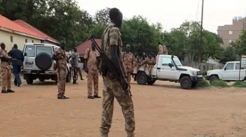 الغارات الجوية تثير مخاوف من اندلاع حرب أهلية في جنوب السودان.