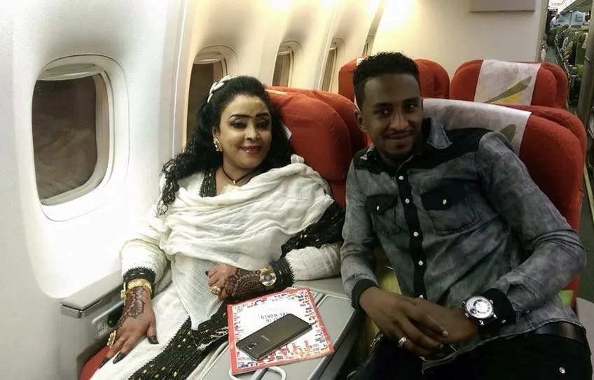 شاهد بالفيديو: الفنانة حنان بلوبلو تستأنف نشاطها الغنائي وتؤدي مع ابنها في قطر، وتبهر الحضور بأغنية “بالعصر مروره” شاهد بالفيديو: الفنانة حنان بلوبلو تستأنف نشاطها الغنائي وتؤدي مع ابنها في قطر، وتبهر الحضور بأغنية “بالعصر مروره”