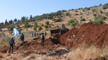 الجيش اللبناني يسد خندقًا حفره الاحتلال الإسرائيلي في بلدة ميس الجبل