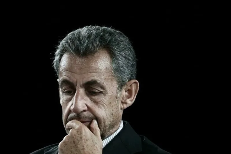 ساركوزي يخسر وسام “جوقة الشرف” ساركوزي يخسر وسام “جوقة الشرف”