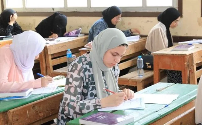 بدء ماراثون امتحانات الثانوية العامة في الإسكندرية.. والطلاب يتقدمون لاختباري التربية الدينية والوطنية. بدء ماراثون امتحانات الثانوية العامة في الإسكندرية.. والطلاب يتقدمون لاختباري التربية الدينية والوطنية.