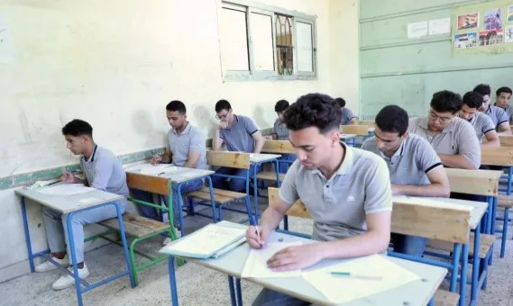 الوزارة تتحقق من تسريب أسئلة الجبر والإحصاء للامتحانات الإعدادية في أسيوط وتعلن عن موعد جديد للاختبار. الوزارة تتحقق من تسريب أسئلة الجبر والإحصاء للامتحانات الإعدادية في أسيوط وتعلن عن موعد جديد للاختبار.