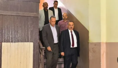 محافظ أسيوط يزور المصابين في حادث ميكروباص مشرفي امتحانات الثانوية العامة للاطمئنان عليهم
