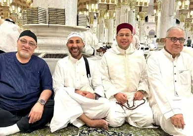 خالد الجندي يتحدث عن لقائه بأحمد سعد خلال مناسك الحج: توبته جعلته أفضل منا، وقد تخلص من جميع الوشوم ويتعلم التجويد.