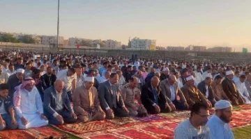 محافظ جنوب سيناء يحتفل بعيد الأضحى في شرم الشيخ ويقدم هدايا للأطفال