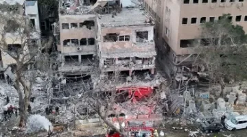 إعلام إسرائيلي: وفاة أربعة إسرائيليين إثر إصابة مباشرة بصاروخ إيراني في بيتح تكفا