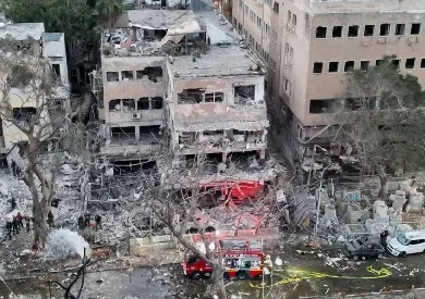 إعلام إسرائيلي: وفاة أربعة إسرائيليين إثر إصابة مباشرة بصاروخ إيراني في بيتح تكفا إعلام إسرائيلي: وفاة أربعة إسرائيليين إثر إصابة مباشرة بصاروخ إيراني في بيتح تكفا