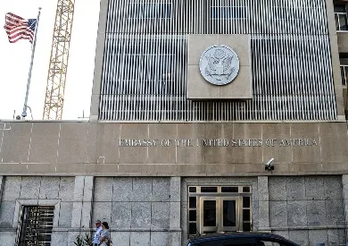 Ynet: أحد الصواريخ وقع بالقرب من مقر السفارة الأمريكية في تل أبيب Ynet: أحد الصواريخ وقع بالقرب من مقر السفارة الأمريكية في تل أبيب
