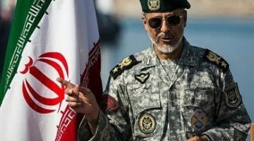 إيران تُعين الأميرال حبيب الله سياري رئيسًا مؤقتًا للأركان بعد وفاة محمد باقري