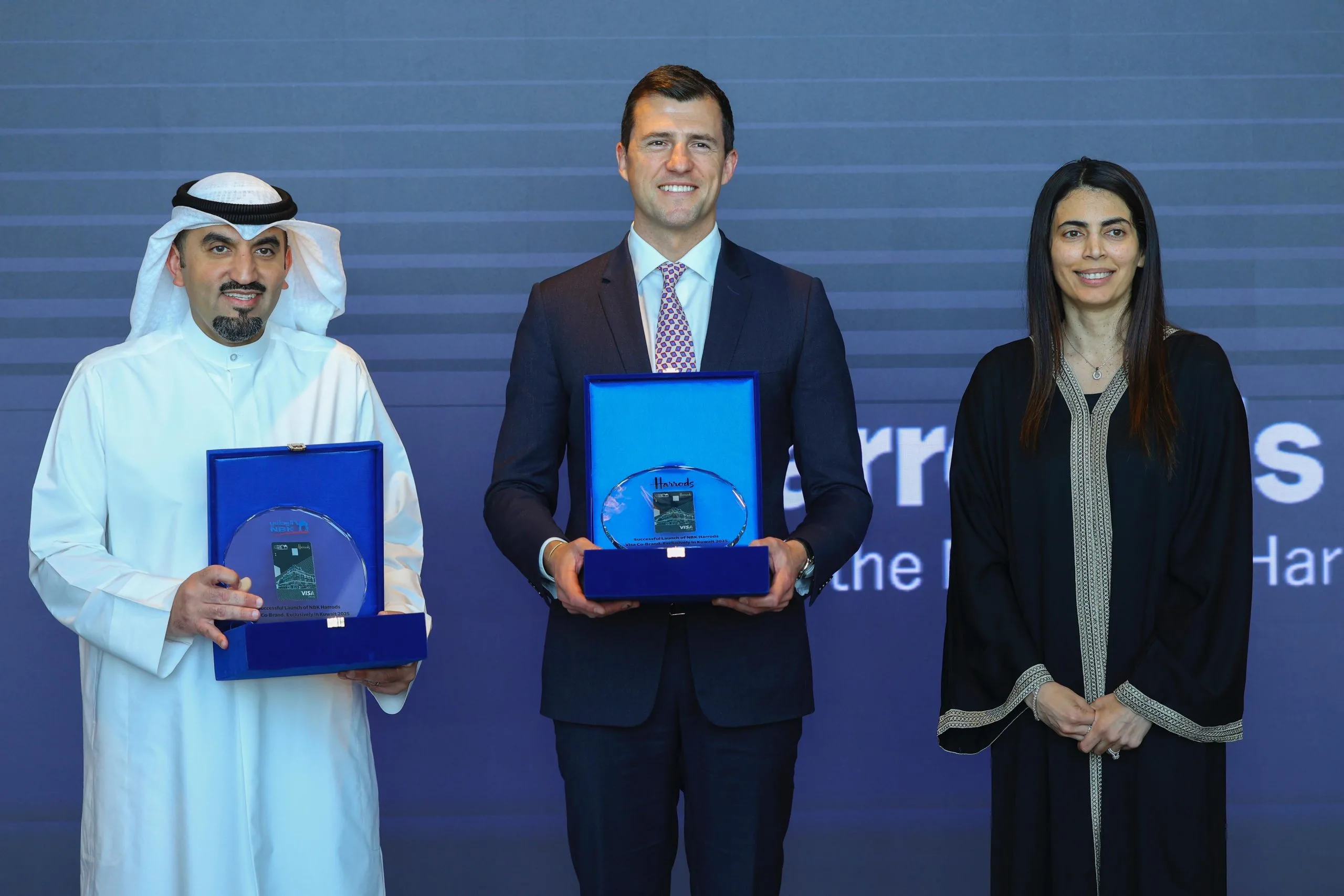 «بنك الكويت الوطني» يطرح أول بطاقة ائتمانية فاخرة تحت اسم «الوطني هارودز Visa Infinite» «بنك الكويت الوطني» يطرح أول بطاقة ائتمانية فاخرة تحت اسم «الوطني هارودز Visa Infinite»